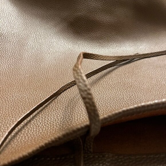 Large pebbled leather bucket bag. - Picture 5 of 5